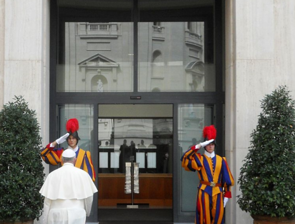 Papa Francesco”Oggi viviamo in una società dove manca il padre”