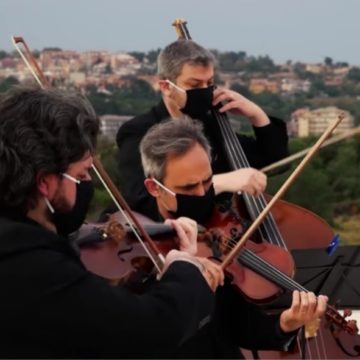 La “Cavalleria Rusticana” suonata sul tetto del Pronto Soccorso Policlinico di  Catania per ringraziare uomini e donne impegnati nell’emergenza Coronavirus