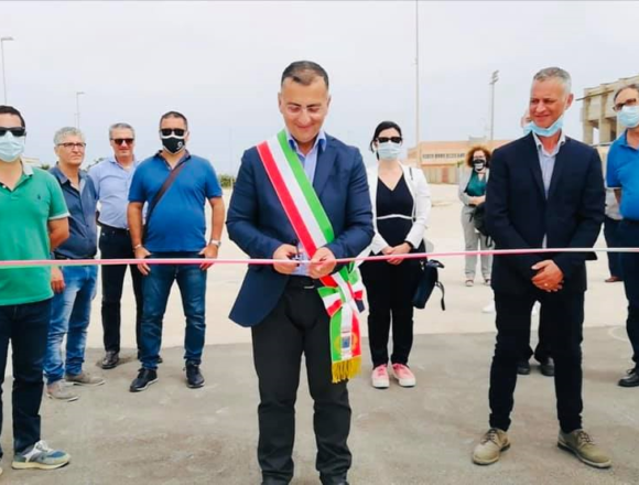 Inaugurato l’ecocentro di Petrosino. Il sindaco Giacalone:” Un modo completamente nuovo di considerare i rifiuti”. Vantaggi per i cittadini che potranno beneficiare di uno sgravio fiscale su Tari