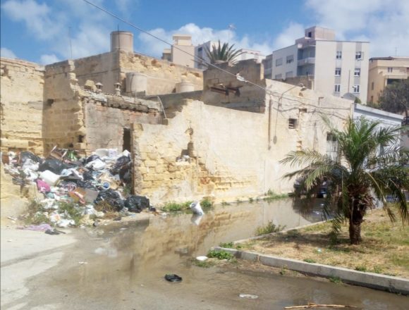 Una discarica in pieno centro a Marsala. Segnaliamo alle autorità questo obbrobrio