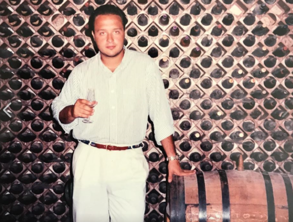 La vecchia foto di Joe Bastianich in una cantina di Marsala scalda il cuore del web