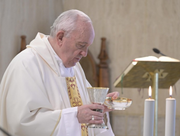 Papa Francesco: “La guerra sì è brutta, lo sappiamo, ma voi non immaginate l’inferno che si vive lì, in quel lager di detenzione”. Così in occasione del settimo anniversario della sua visita a Lampedusa