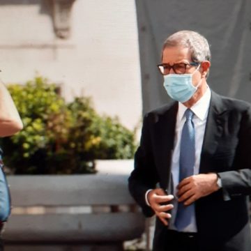 Coronavirus Sicilia, Musumeci annuncia nuova ordinanza: “Mascherina obbligatoria anche all’aperto, se non c’è la certezza di potere mantenere la distanza di un metro dalll’interlocutore”