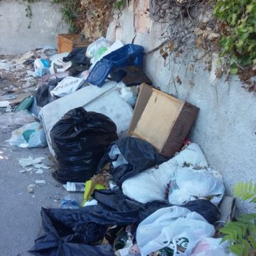 Marsala, adesso i cittadini ci segnalano il degrado di vicolo Stromboli. Ecco la foto