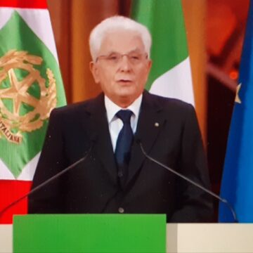 ” Questo prezioso momento di ricordo sia fonte di riflessione e di rinnovato impegno di solidarietà”. E’ il messaggio del Presidente Mattarella in occasione della “Giornata del ricordo dei caduti militari e civili nelle missioni internazionali”