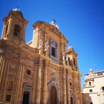 Marsala Chiesa Madre, celebrazione eucaristica oggi e presentazione del nuovo messale. Don Renda:” La pandemia ci ha fatto sperimentare l’isolamento. L’eucarestia è partecipazione”