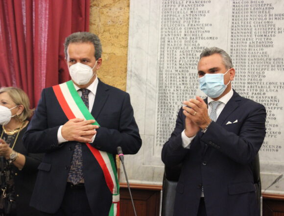 Si è insediato il nuovo Consiglio comunale di Marsala. Enzo Sturiano rieletto presidente dell’Assise di Sala delle Lapidi. Giuramento per il sindaco Massimo Grillo