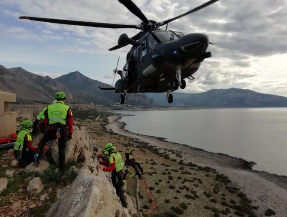 Aeronautica Militare e Corpo Nazionale Soccorso Alpino e Speleologico si addestrano insieme