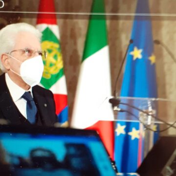 Mattarella all’Anci:” Questo virus tende a dividerci. Dobbiamo far ricorso alle nostre capacità e al nostro senso di responsabilità, per creare convergenze e collaborazione”