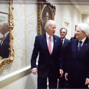 Mattarella a Biden: “Esprimo, a nome della Repubblica italiana e mio personale, i più calorosi rallegramenti per la Sua elezione alla Presidenza degli Stati Uniti d’America”