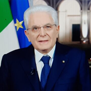 Mattarella:” Vaccinarsi è una scelta di responsabilità, un dovere. Il 2021 deve essere l’anno della sconfitta del virus”