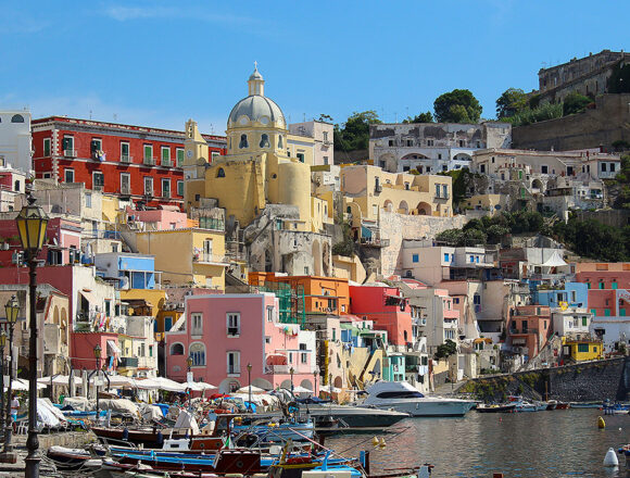 PROCIDA  CAPITALE  ITALIANA DELLA  CULTURA 2022. Il ministro Franceschini:” Viva Procida che ci accompagnerà nell’anno della rinascita”. Conte: “Prepariamoci a visitarla”