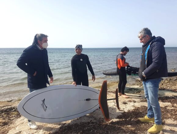 Turismo. L’assessore Oreste Alagna incontra le scuole di kitesurf: “Apprezzo il loro impegno, sosterremo questa importante realtà del nostro territorio”