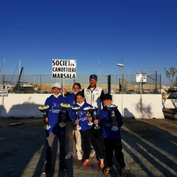 I velisti della Società Canottieri di Marsala sul podio della Carnival Race, regata internazionale a Crotone