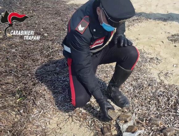 Petrosino. Panetti di hashish sul lungomare: intervengono i Carabinieri