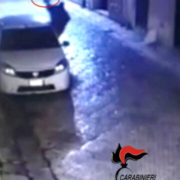 Mazara del Vallo: individuato e denunciato dai Carabinieri il giovane che ha danneggiato un auto del Comune