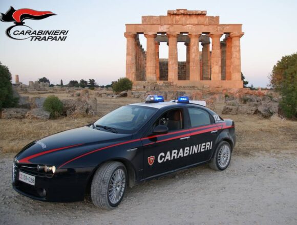 Castelvetrano. In auto con coltelli e cocaina: i Carabinieri denunciano 2 persone