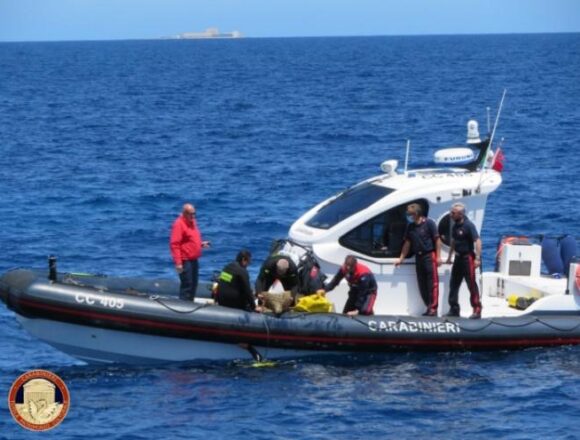 Località Bue Marino: i Carabinieri per la Tutela del Patrimonio Culturale recuperano importanti anfore dai fondali del mare di Favignana