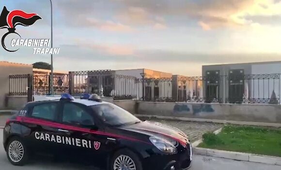 Castelvetrano. Impiegati comunali assenteisti: i Carabinieri eseguono l’ordine di sospensione dal pubblico ufficio