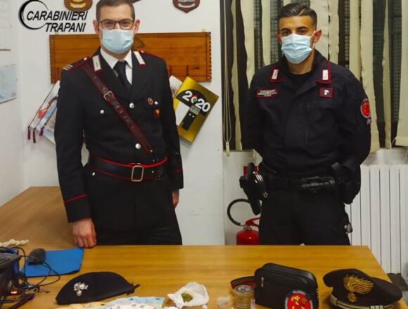 Alcamo. Controllo del territorio: i Carabinieri sequestrano droga e un coltello