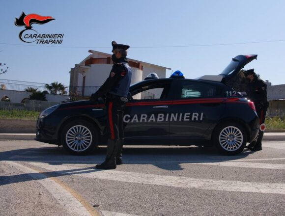 Trapani. I Carabinieri denunciano 2 persone perché circolavano con la mascherina sulla targa dello scooter