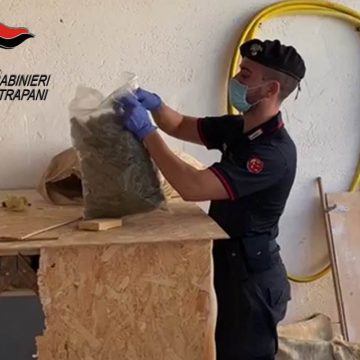 Mazara del Vallo. 5 kg di marijuana in casa, 55enne arrestato dai Carabinieri per spaccio