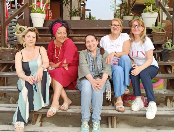 Campofelice di Roccella, lo spettacolo teatrale “Dante sulla spiaggia… Donne e dintorni” alle Notti di BCsicilia