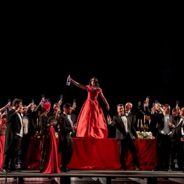 L’Opera torna al pubblico: successo per La Traviata del Sicilia Classica Festival al Teatro antico di Taormina. Il 31 agosto la replica