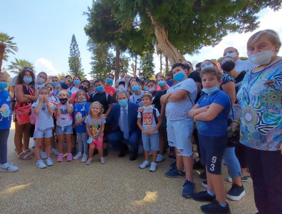 Giardini Orléans, Musumeci accoglie bambini dei quartieri Roccella e Sperone di Palermo