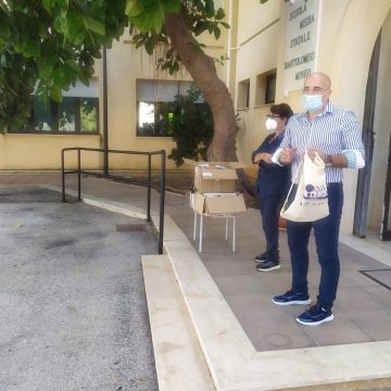 Flag “Isole di Sicilia” – consegna di kit didattici ecosostenibili agli studenti dell’Istituto comprensivo “Antonino Rallo” di Favignana