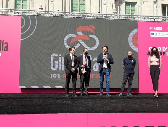 Giro d’Italia, Musumeci: «Impegno dei campioni del ciclismo esempio per costruire il futuro» 