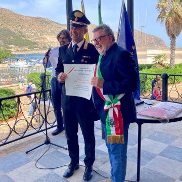 Favignana, il sindaco Forgione premia i carabinieri per l’attività svolta