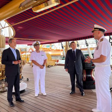 Palermo, Musumeci in visita alla nave-scuola Vespucci