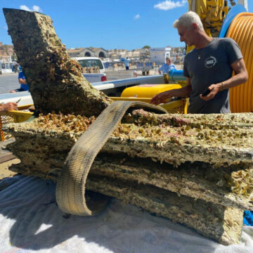 Favignana, recuperato un nuovo rostro romano della battaglia delle Egadi. Il sindaco Forgione: «Un altro rostro che arricchisce l’esposizione museale dell’ex Stabilimento Florio».