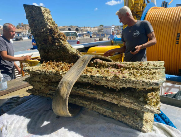 Favignana, recuperato un nuovo rostro romano della battaglia delle Egadi. Il sindaco Forgione: «Un altro rostro che arricchisce l’esposizione museale dell’ex Stabilimento Florio».