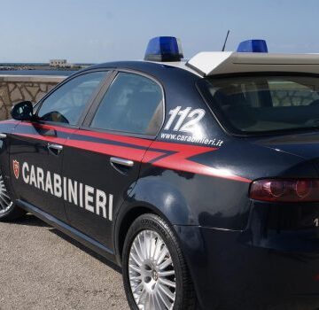 Ubriaco alla guida si schianta sul lungomare e simula di essere rapinato. Denunciato dai carabinieri a Trapani