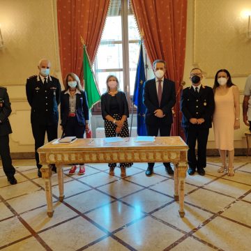 Marsala, “Controllo di vicinato”, sottoscritto oggi in Prefettura il protocollo d’intesa. Iniziativa su cui contano molto Prefetto e Sindaco per aumentare i livelli di sicurezza nel territorio