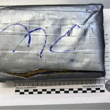 Trasporta oltre un chilogrammo di cocaina. Arrestato dalla Polizia