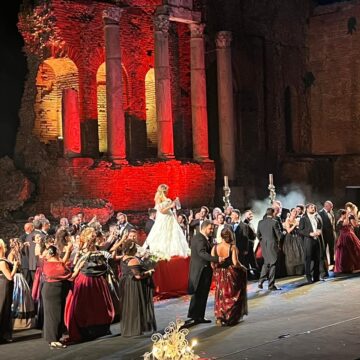 Il Teatro Antico di Taormina al pieno per La Traviata del Sicilia Classica Festival. “L’Opera non è più solo di nicchia” 