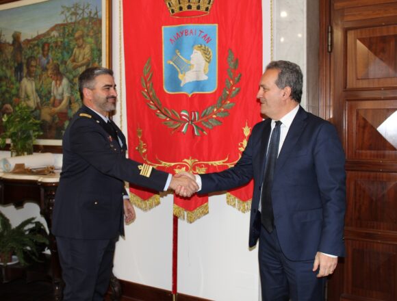 Incontro a Palazzo Municipale fra il sindaco Massimo Grillo e il Comandante del 37° Stormo dell’Aeronautica militare col. Daniele Donati