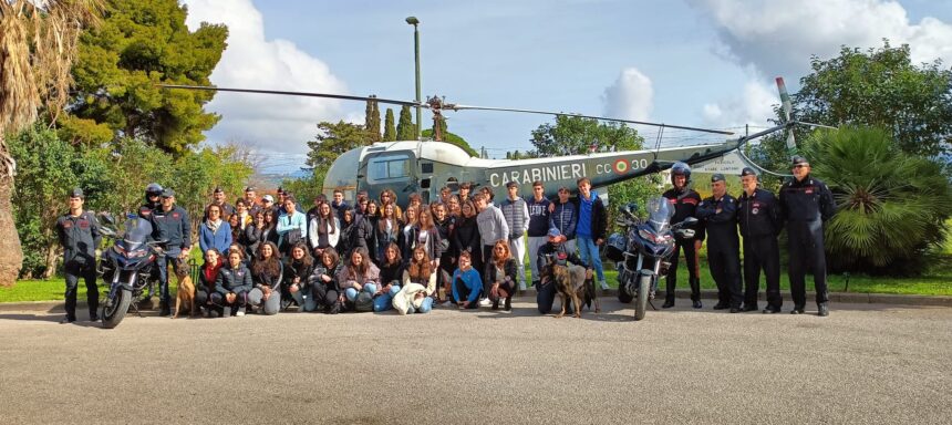 La cultura della legalità: L’I.C.S. “Michelangelo Buonarroti” di Palermo in visita al 9° Nucleo Elicotteri Carabinieri di Palermo Boccadifalco