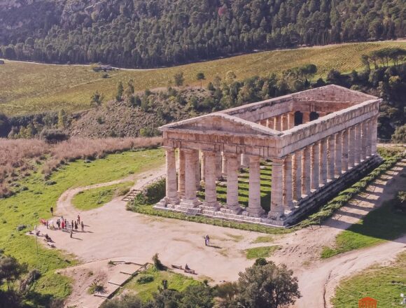 Ritorna la prima domenica del mese a ingresso gratuito. Aperta la prevendita per il Segesta Teatro Festival. Sabato e domenica, Segesta experience. Dal 7 luglio il nuovo itinerario alla moschea e a San Leone