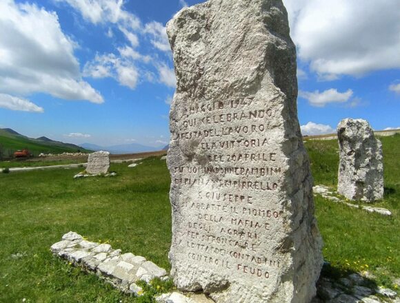 Memoriale di Portella della Ginestra dichiarato sito di interesse culturale, Schifani e Scarpinato: «Riconoscimento importante per la Sicilia che non si arrende»