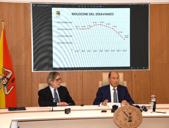 Regione, un anno di governo. Schifani: «Aumentano le entrate e si riduce il disavanzo. Ripresa economica in corso in Sicilia»