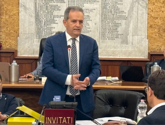 Respinta la mozione di sfiducia nei confronti del sindaco Massimo Grillo