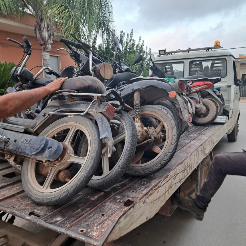 Operazione congiunta di Polizia Municipale e Carabineri di Marsala. A Strasatti, sequestro di motorini e sanzioni per vendita commerciale abusiva