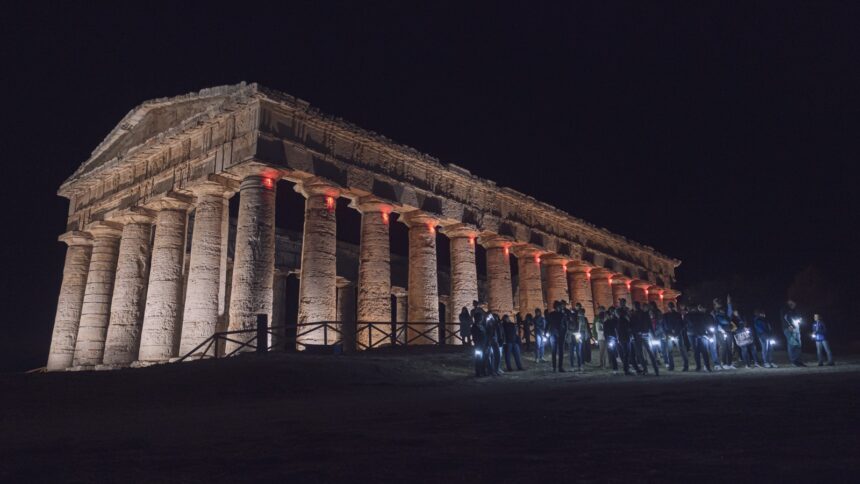 Alla luce delle lanterne nel Parco archeologico di Segesta. Visite guidate con gli archeologi al cantiere di scavo di contrada Mango