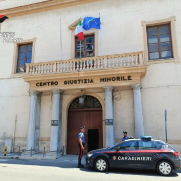 Rapine in pieno giorno a Palermo