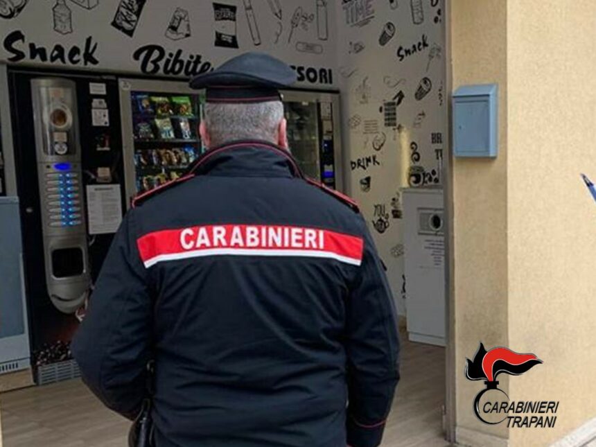 Castellammare del Golfo: ruba il denaro dei distributori automatici di caffè